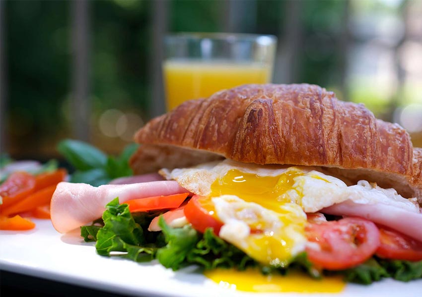 Morninkol Café - Egg croissant